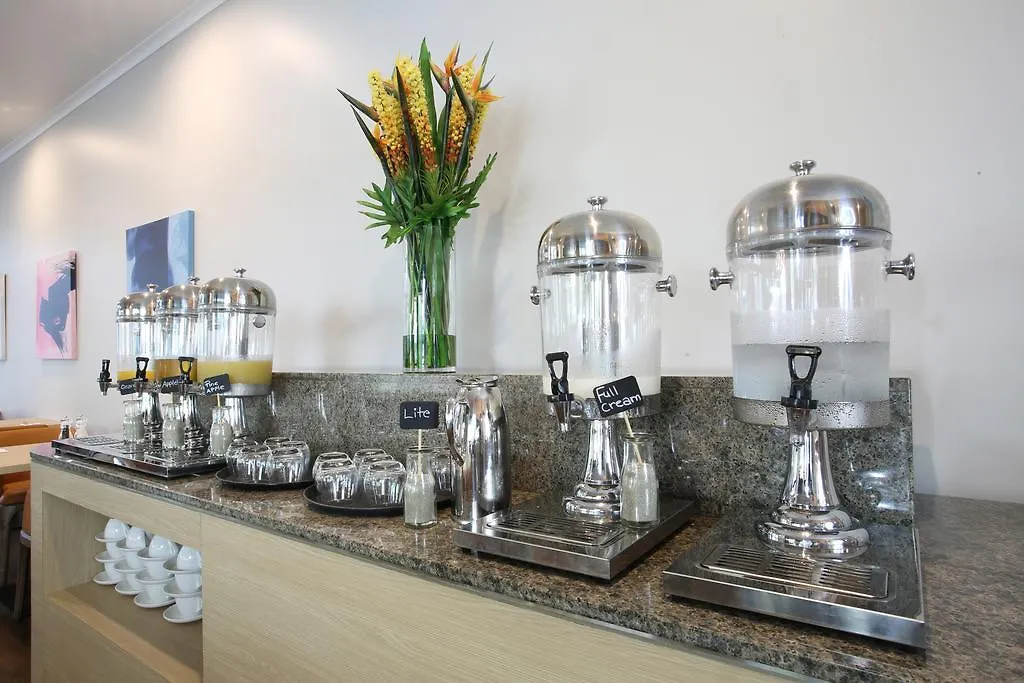 Mantra Club Croc Hotel Airlie Beach 4*,